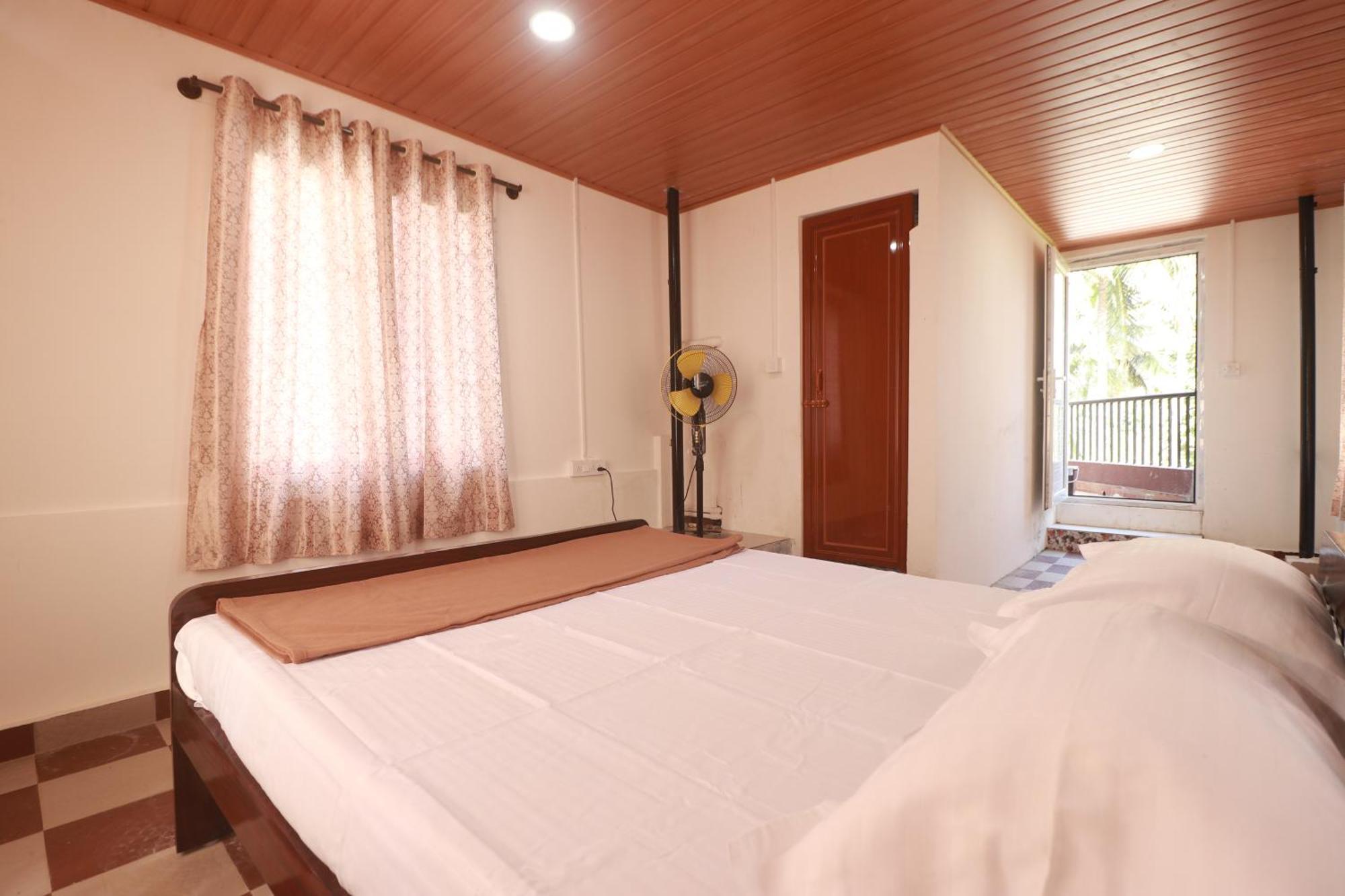 Flintstone Home Kushālnagar エクステリア 写真